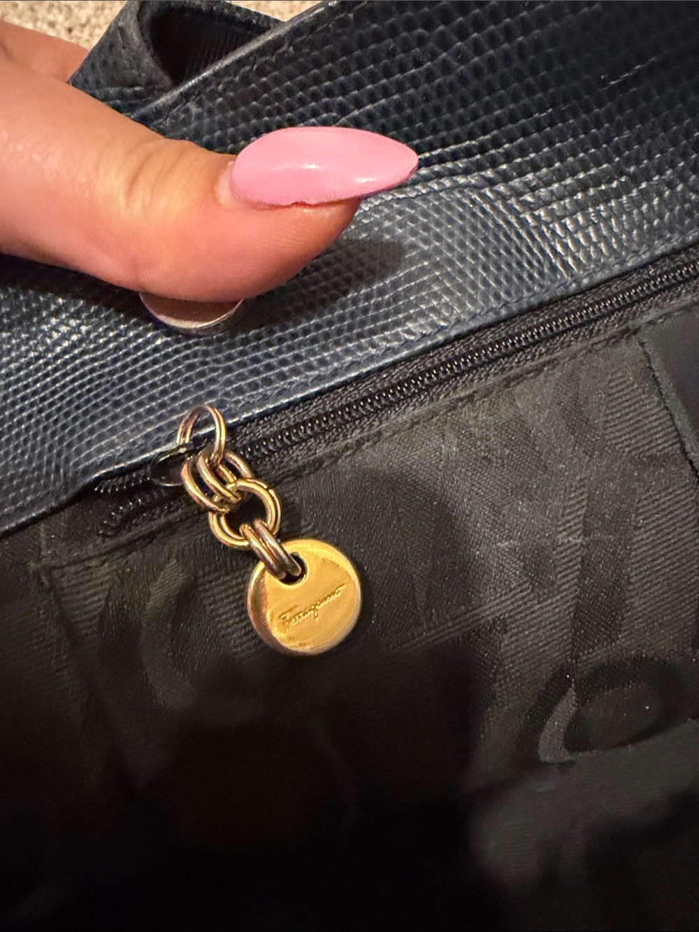 Salvatore Ferragamo Handbag (project bag to repair handles etc) - Picture 5 of 6
